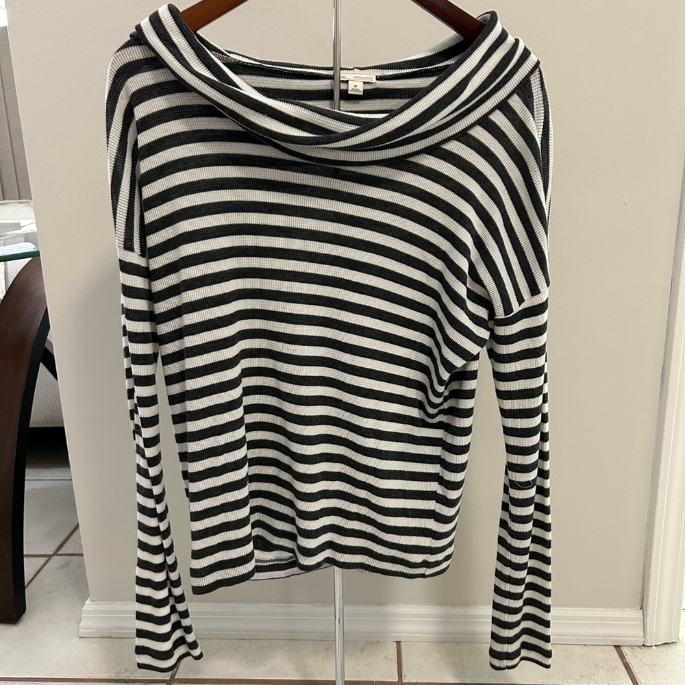 Gap Sz M Striped Black and White Long Sleeve Top